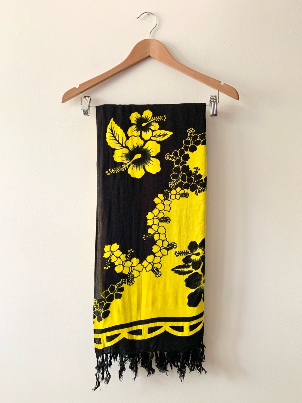 NEW & HANDMADE Black & Yellow Floral Fringe Hawaii Beach Sarong Scarf